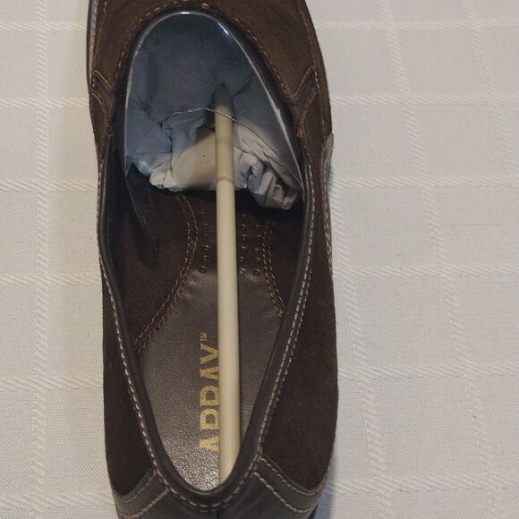NIB Array Hickory Brown Slip-On Shoes! CONSIGNMENT! - Picture 9 of 16